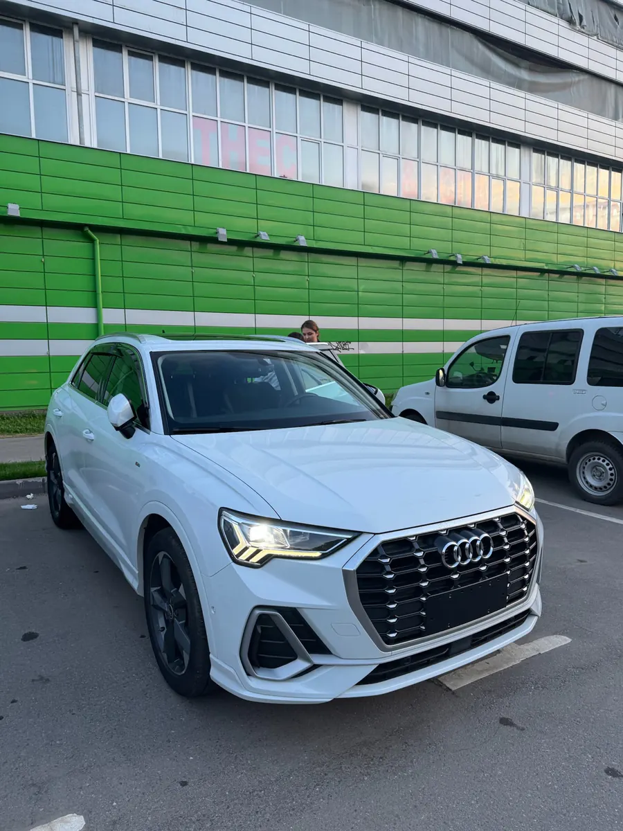 Белая Audi Q3 Алёны после доставки в Москву